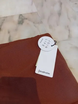 Falda marrón plisada