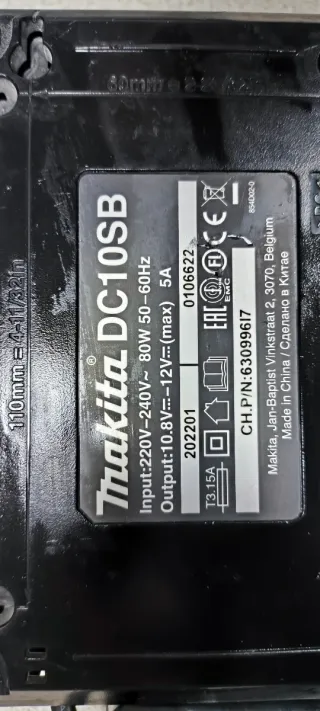 Cargador y Batería Makita 12V DC10SB