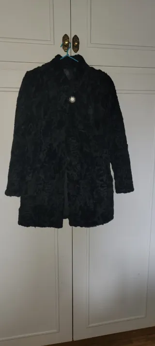 Precioso chaqueton negro recién reformado, cuello