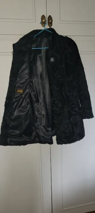 Precioso chaqueton negro recién reformado, cuello