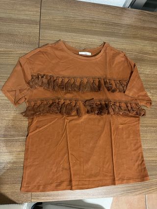Camiseta Mango con flecos marrón