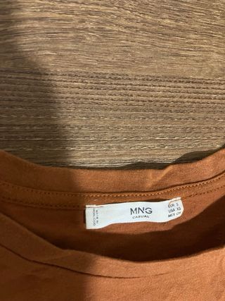 Camiseta Mango con flecos marrón