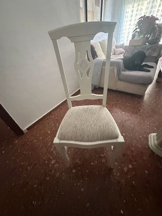 Mesa de comedor blanca de madera