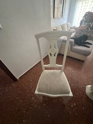 Mesa de comedor blanca de madera