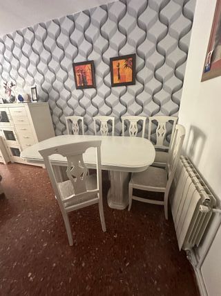 Mesa de comedor blanca de madera