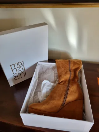 Botas cuña serraje camel