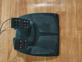 PlayStation 2 + Volante Logitech MOMO