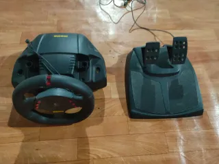 PlayStation 2 + Volante Logitech MOMO