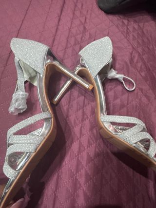 Tacones plateados talla 38