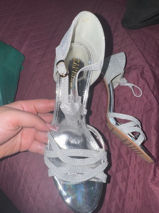 Tacones plateados talla 38