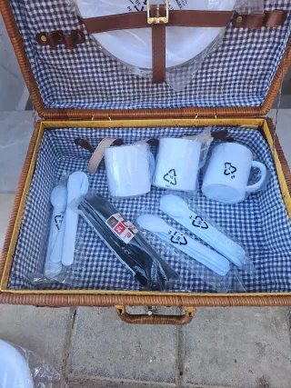 Cesta de picnic de mimbre y cuero