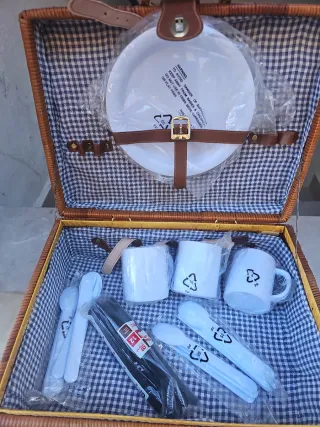 Cesta de picnic de mimbre y cuero