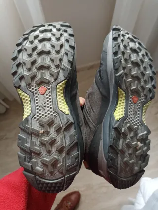 Zapatillas trekking Quechua 500 grises y negras