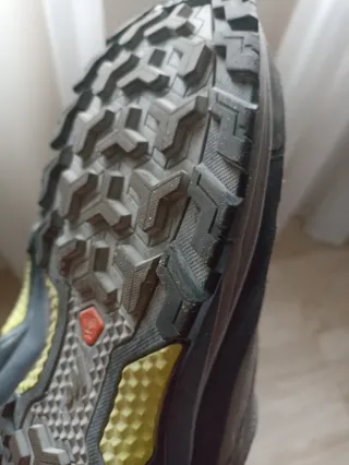 Zapatillas trekking Quechua 500 grises y negras