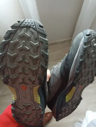 Zapatillas trekking Quechua 500 grises y negras