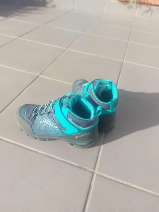 Botas de montaña niño waterproof. Talla 34