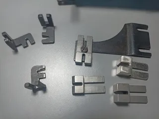 Pinza para botón  de anillas