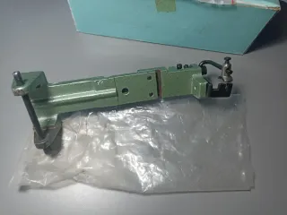 Pinza para botón  de anillas