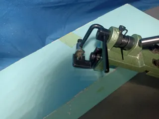 Pinza para botón  de anillas