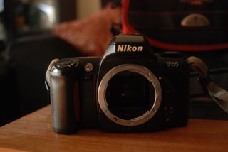 Cámara réflex analógica Nikon F65