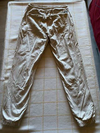 Pantalón Zara beige Talla S