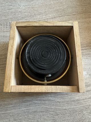 Brújula náutica vintage en caja de madera