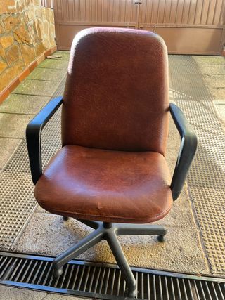 Silla de oficina giratoria marrón