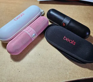 Beats Pill non funzionanti nero e rosa