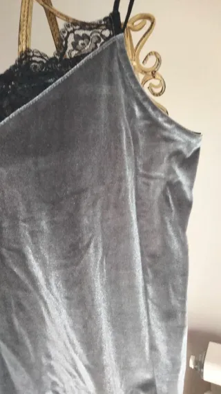 Top Vila terciopelo con encaje