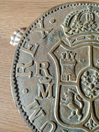 Pieza Antigua Bronce Escudo Corona