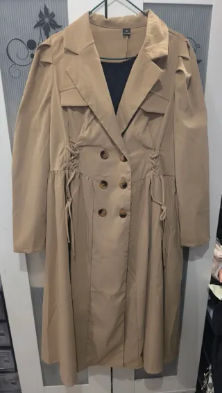 Gabardina Beige Elegante