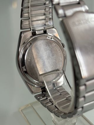 Seiko 5 Automático Vintage – Dial Negro y dorado