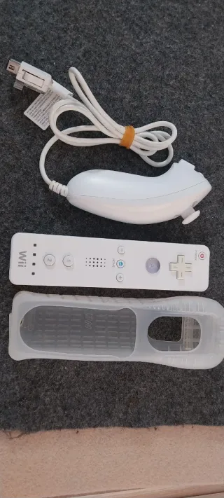 Controller set per Nintendo Wii, include controller principale e Nunchuk