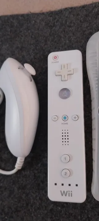 Controller set per Nintendo Wii, include controller principale e Nunchuk