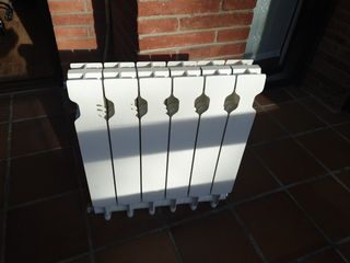 Radiador de agua 6 elementos. Distancia ejes 50 cm