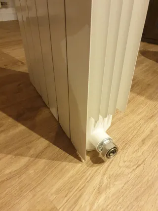 Radiador de agua 6 elementos. Distancia ejes 50 cm