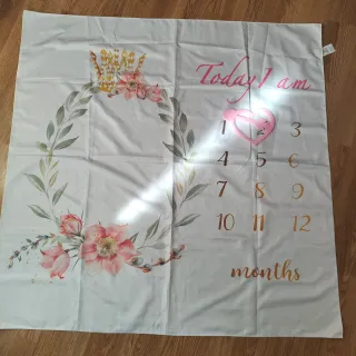 Telo crescita con corona e fiori