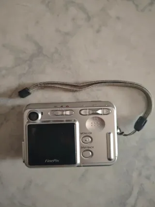 Fujifilm Finepix A370 5.2 MP NON TESTATA