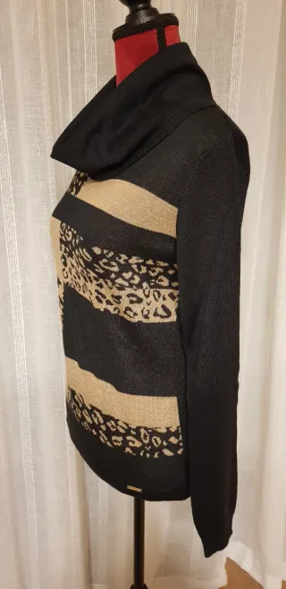 Jersey cuello alto estampado animal print