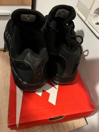 Nike Air Max 95 Negras