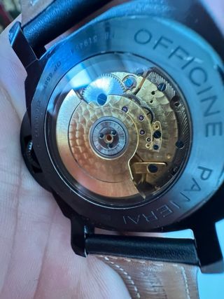 Orologio Panerai Luminor con cinturino in pelle nera
