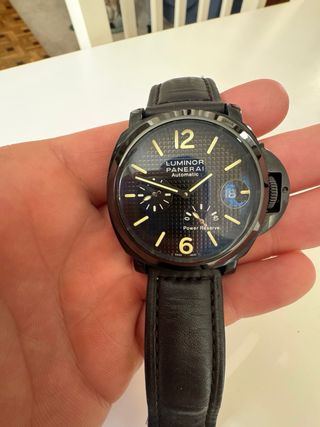 Orologio Panerai Luminor con cinturino in pelle nera