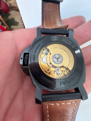 Orologio Panerai Luminor con cinturino in pelle nera