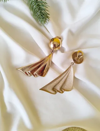 Pendientes asimétricos dorados