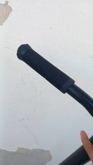 Patinete freestyle negro con ruedas