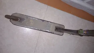 Patinete freestyle negro con ruedas