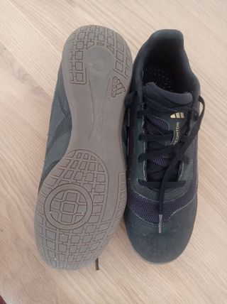 Zapatillas Adidas Predator T42 Negras Doradas