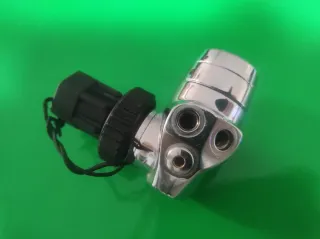 Primo stadio subacquea con attacco DIN