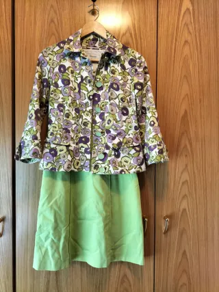 Conjunto floral chaqueta y vestido