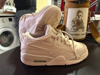 Tenis Air Jordan Beige